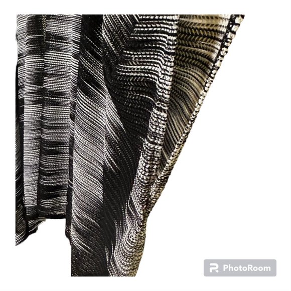 Chicos Travelers Collection Zig-Zag Ombre Pattern Black/White Ruana L/XL EUC - Picture 5 of 5